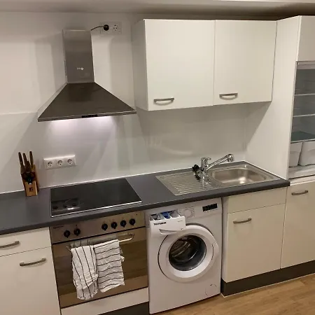 FELIX LIVING 1, Modernes Apartment für 2 Personen, Innenstadt, Smart TV, Parkplatz Passau